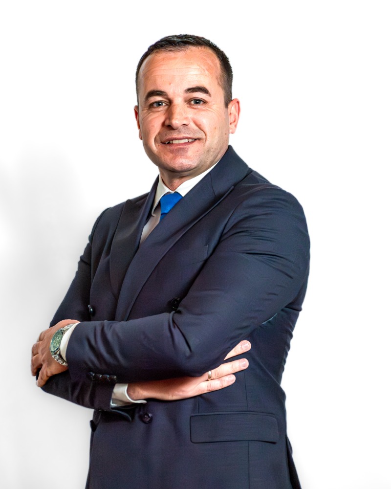 Direktor škole — Prof. Dragan Mijušković
