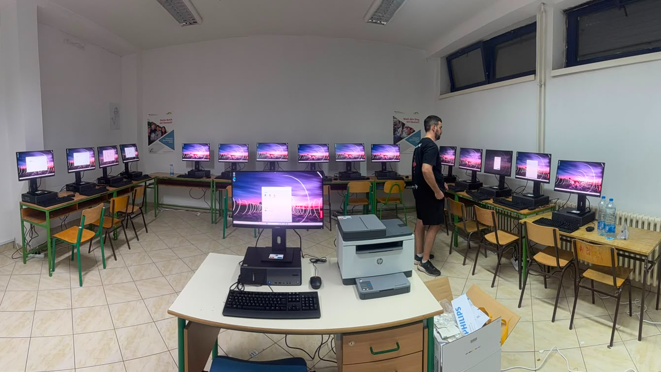 Ministarstvo prosvjete, nauke i inovacija doniralo računarsku opremu