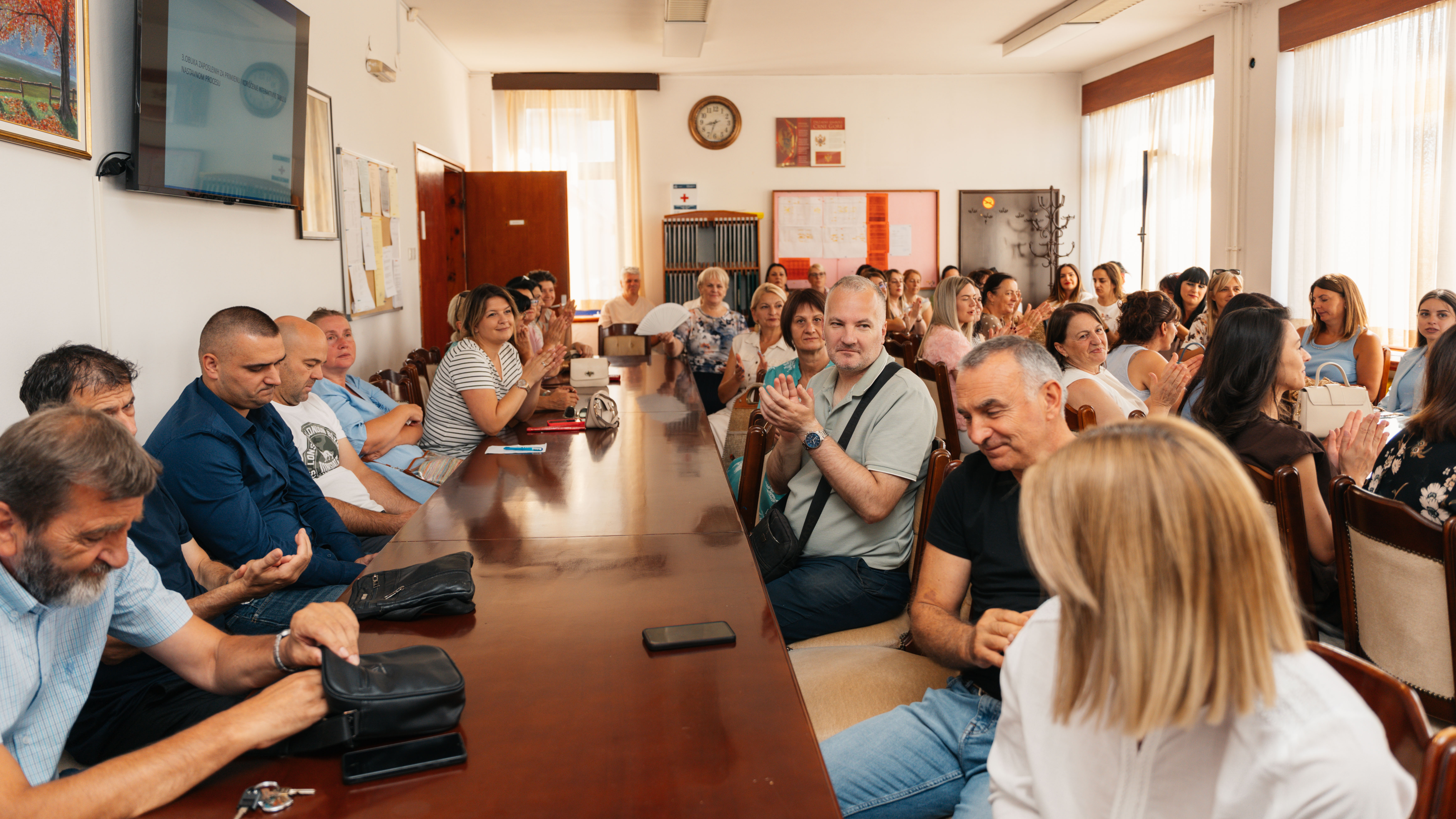 Gimnazija „Stojan Cerović“ unapređuje nastavu uz nove interaktivne table.